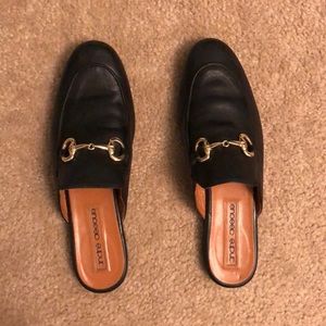 Andre Assous black slides with buckle